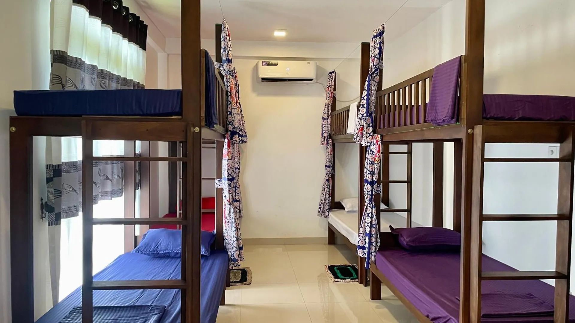 Curly Hostel 니곰보