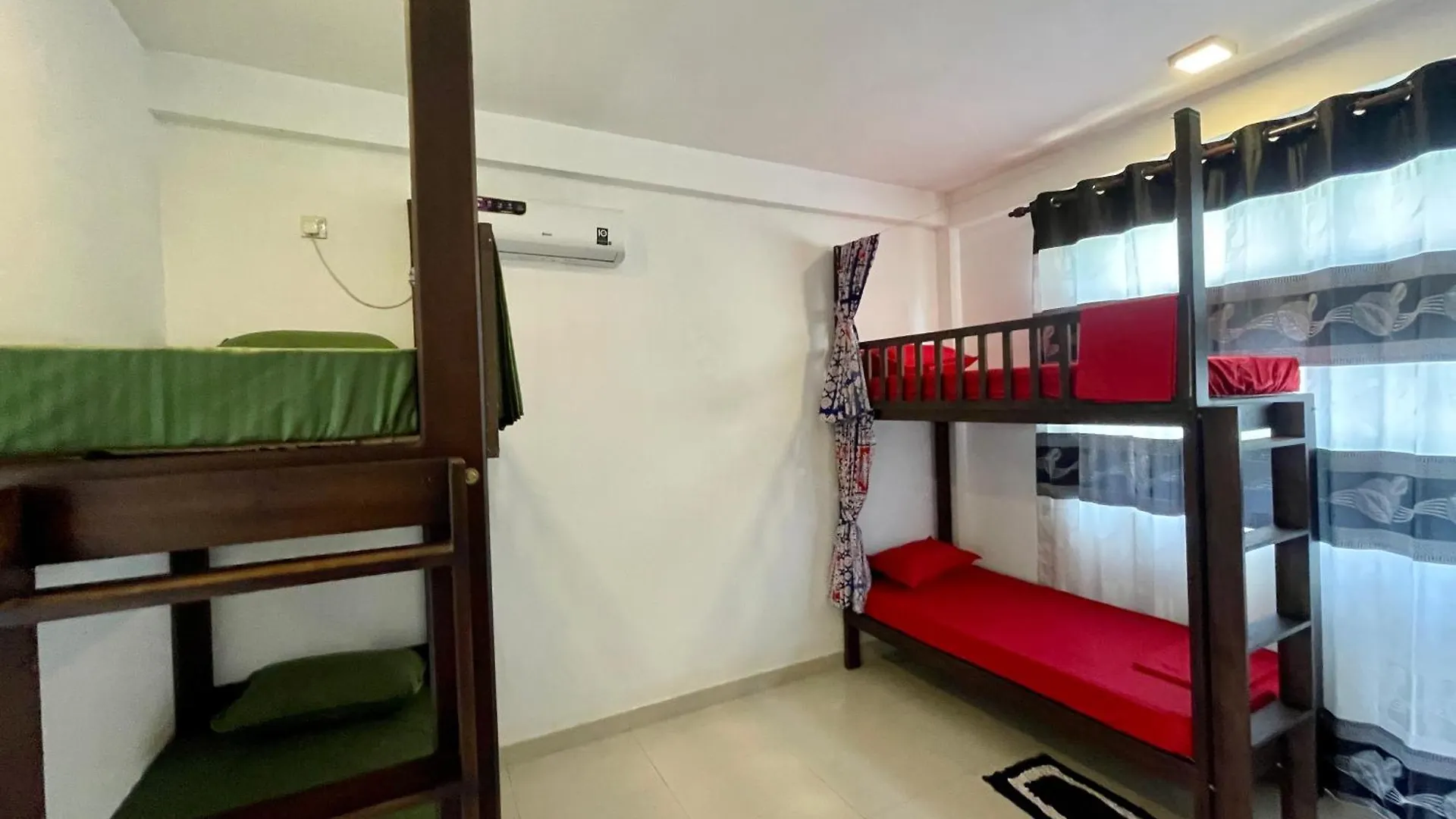 Curly Hostel 니곰보