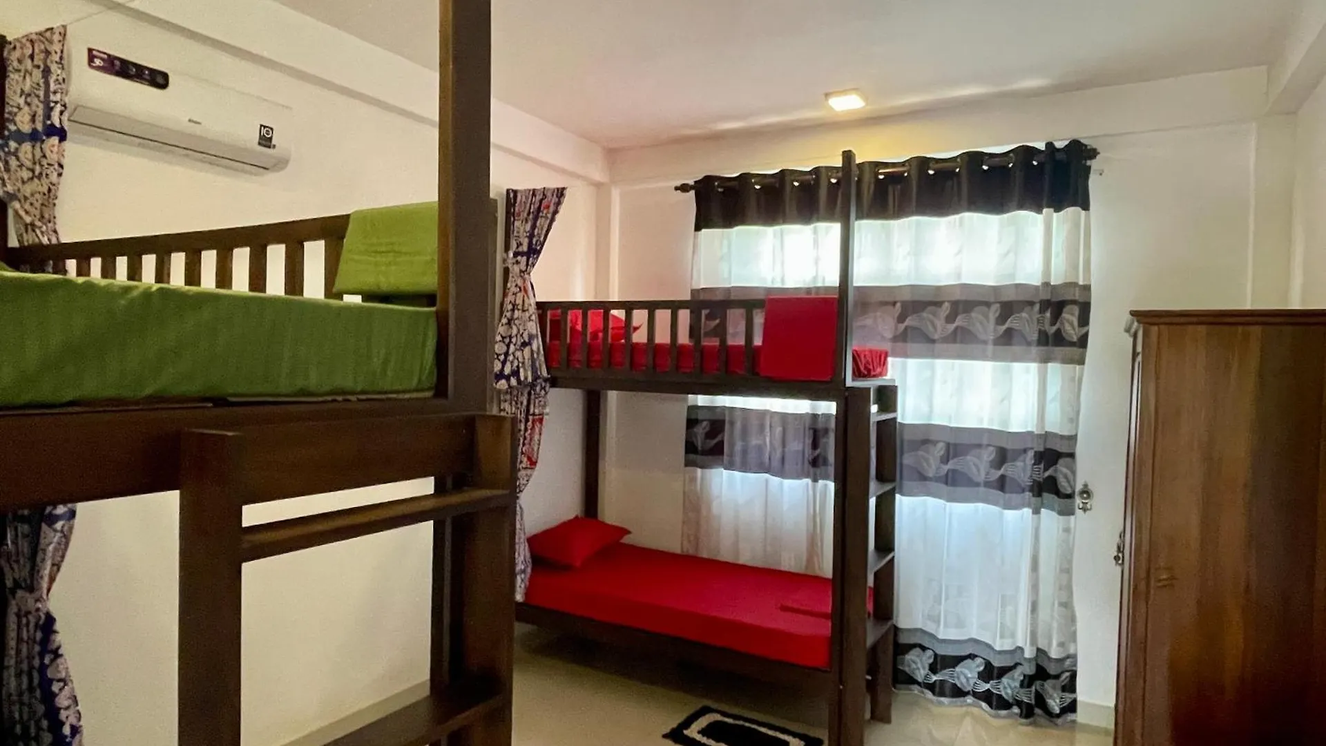 Curly Hostel 니곰보