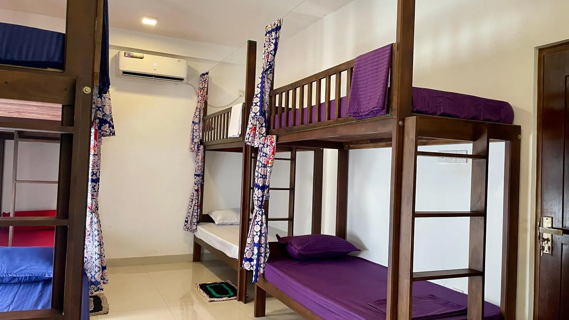 Curly Hostel Νεγκόμπο 0*,