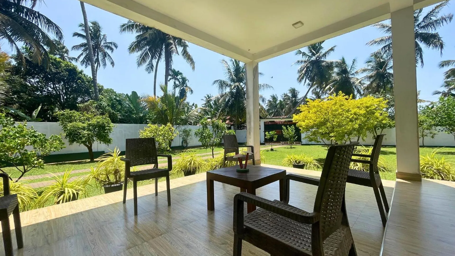 Curly Hostel Negombo