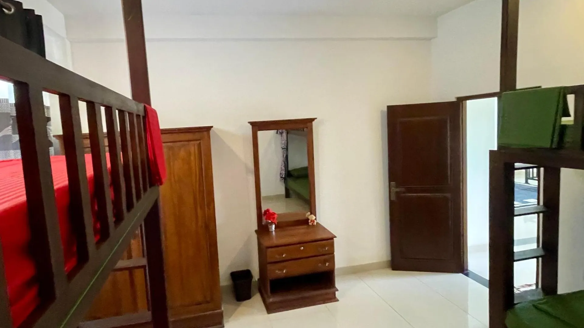Curly Hostel Negombo