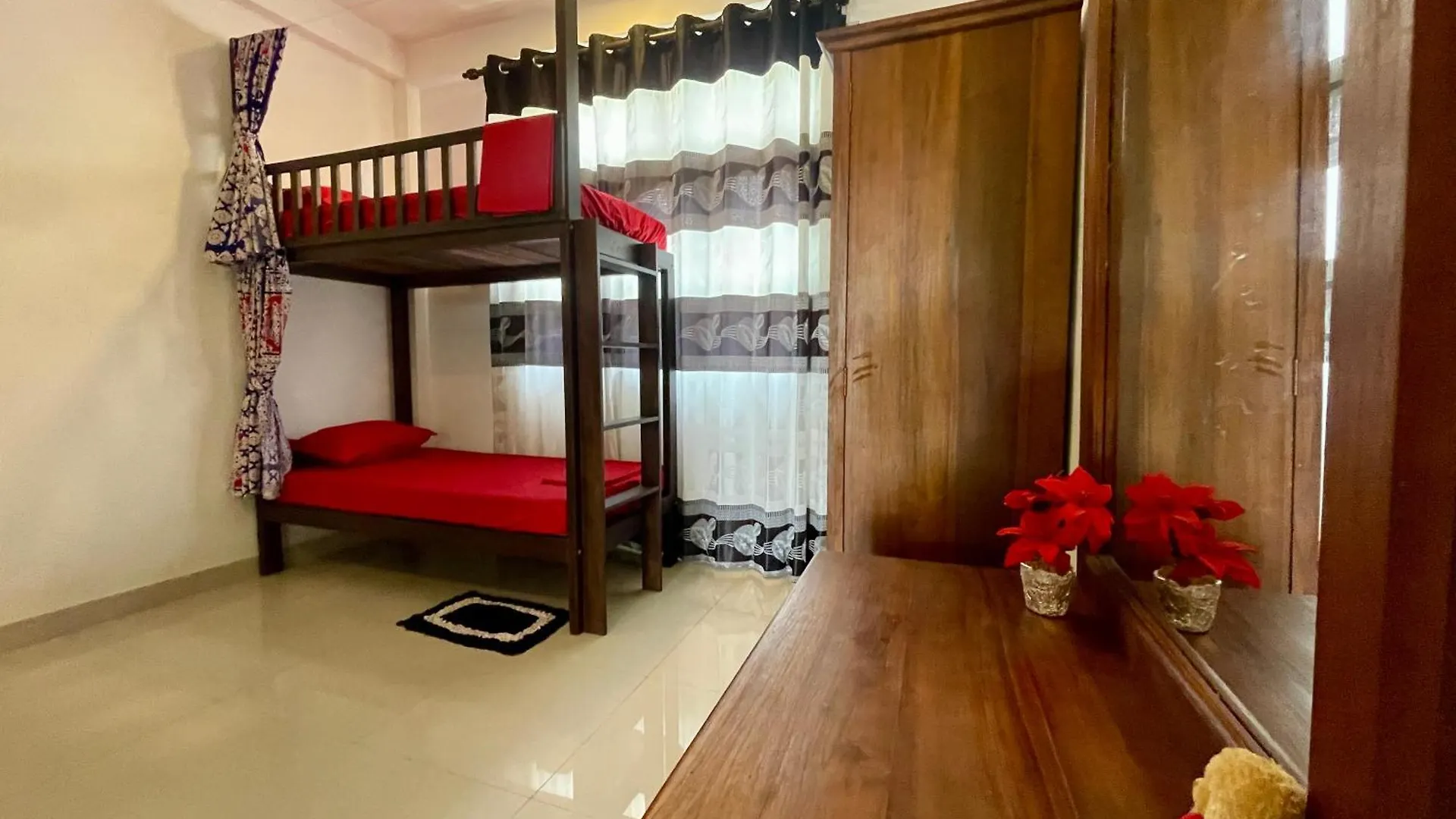 Curly Hostel Negombo