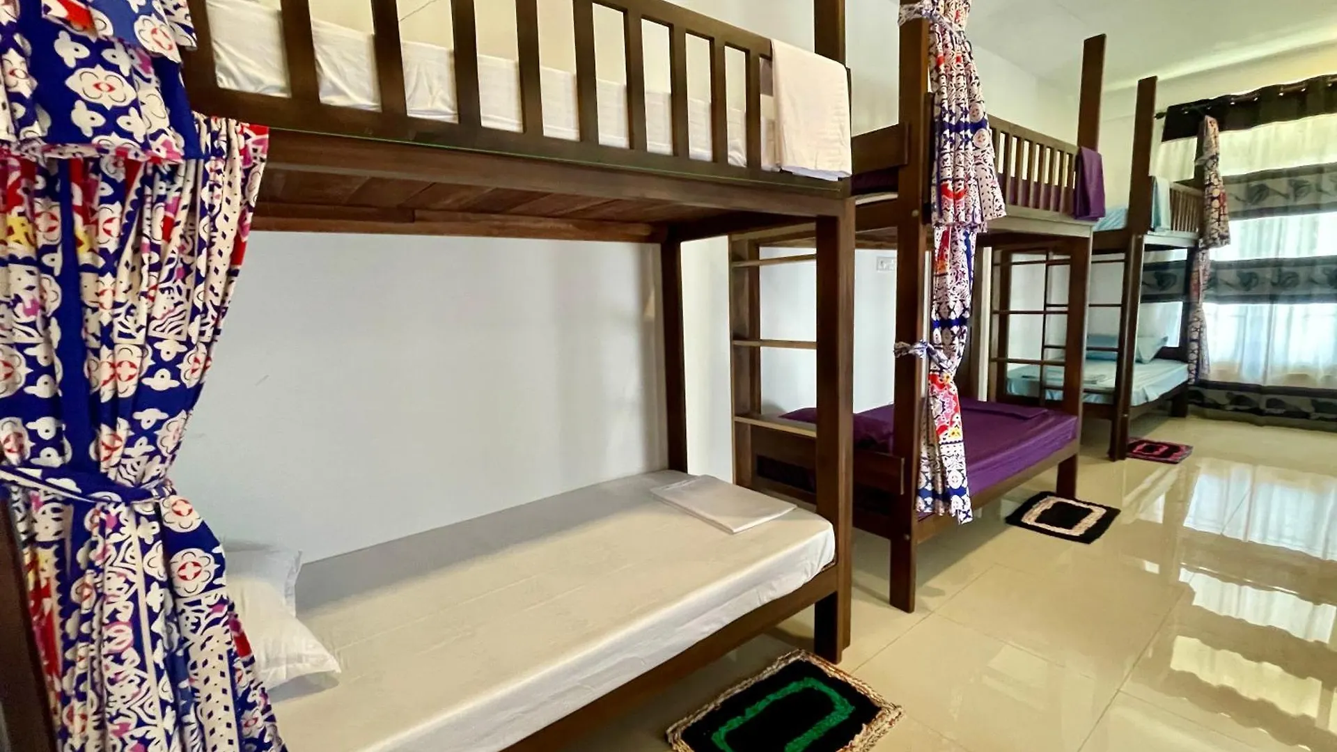 Curly Hostel Negombo